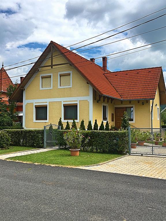 Petra Apartmanhaz Бадачоньтомай Экстерьер фото