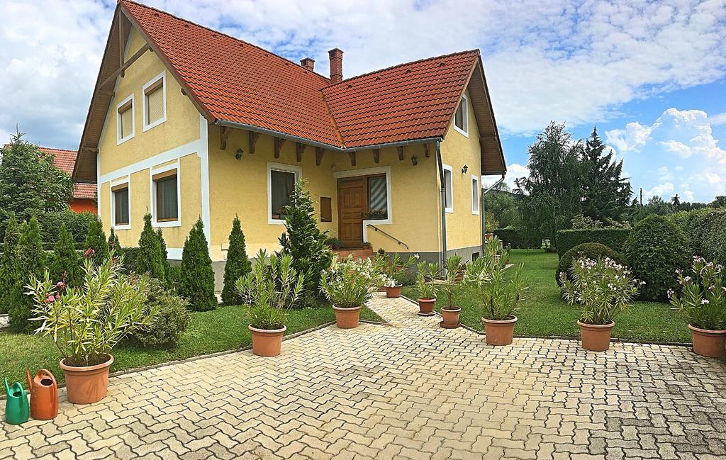 Petra Apartmanhaz Бадачоньтомай Экстерьер фото